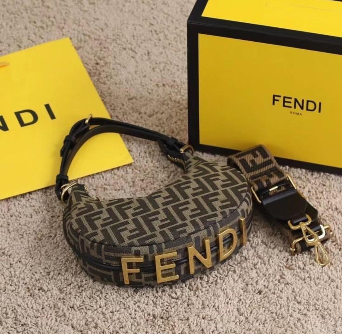 תיק FENDI