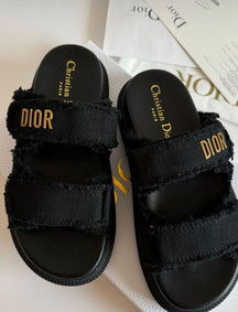 נעל Dior